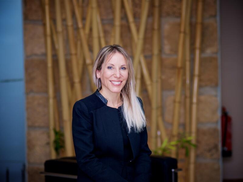Sobre la doctora Carolyn Carbasse, dentista en Javea